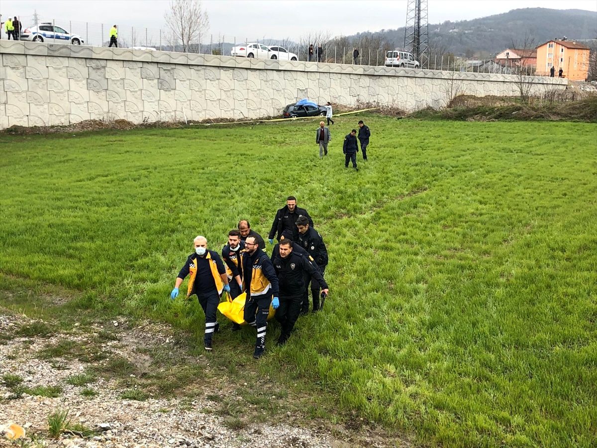 Zonguldak\'ta tarlaya devrilen otomobilin sürücüsü öldü