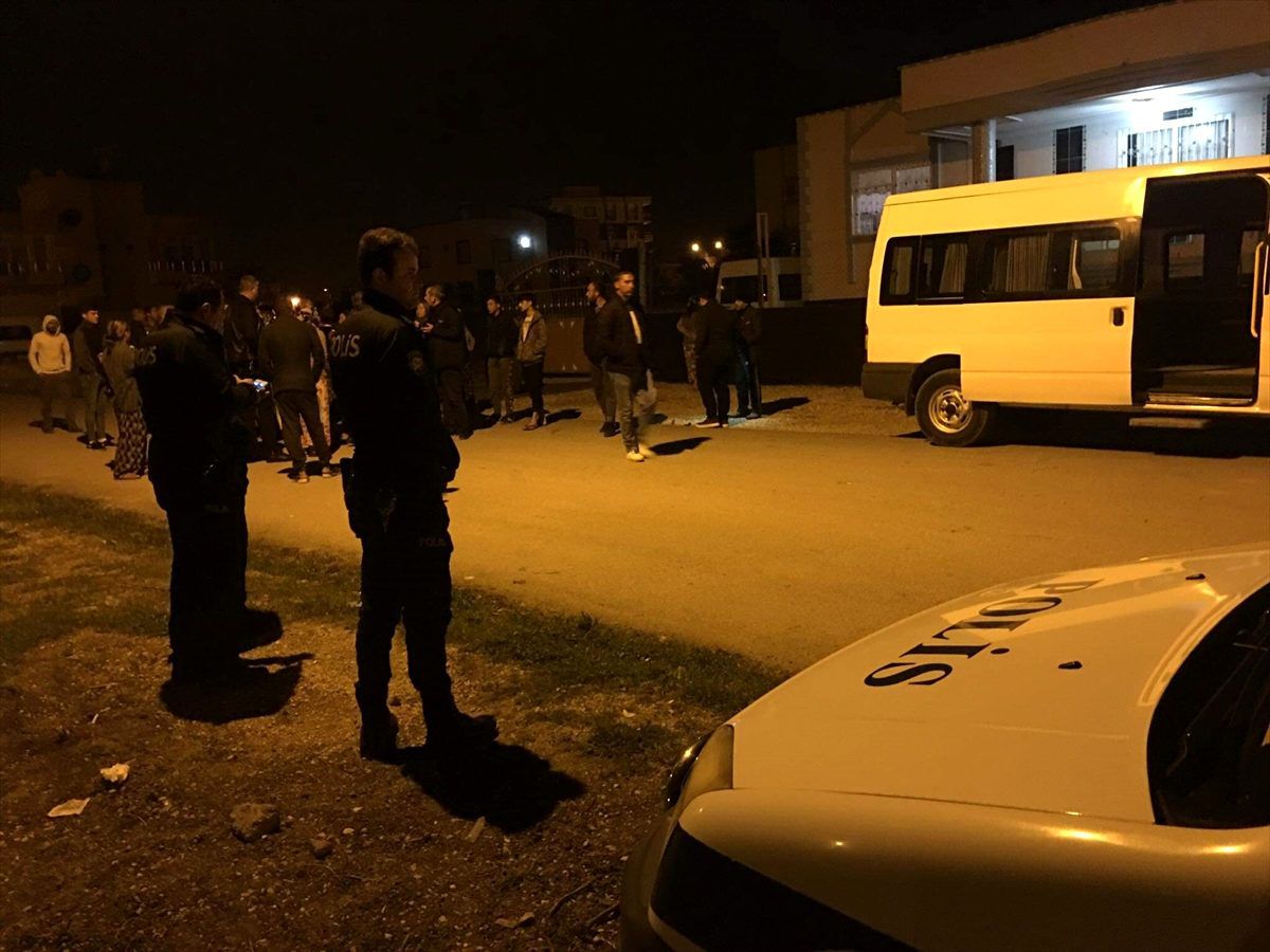 Adana\'da aynı mahalledeki 2 ev kurşunlandı