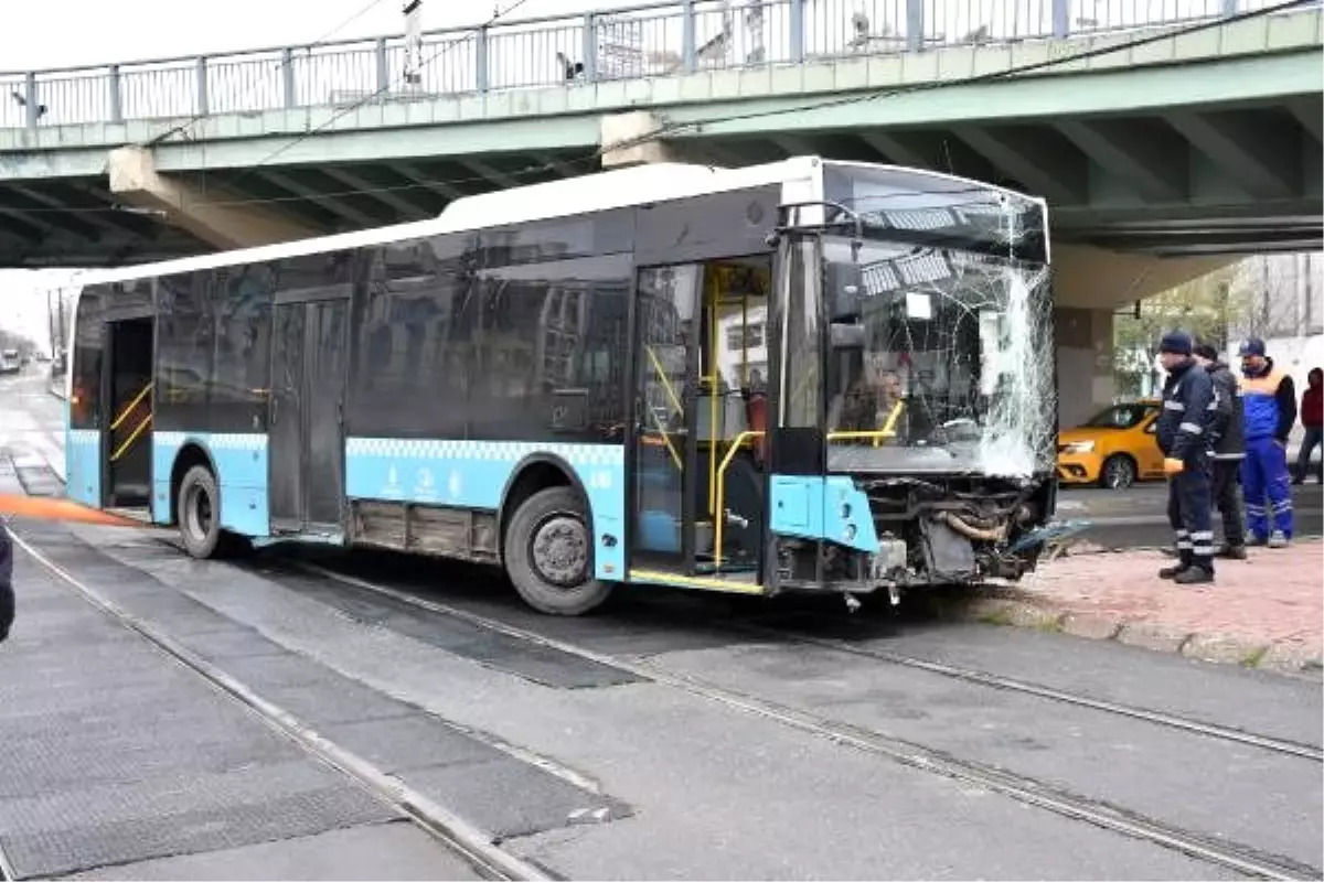 Aksaray\'da otobüs tramvay yoluna girdi