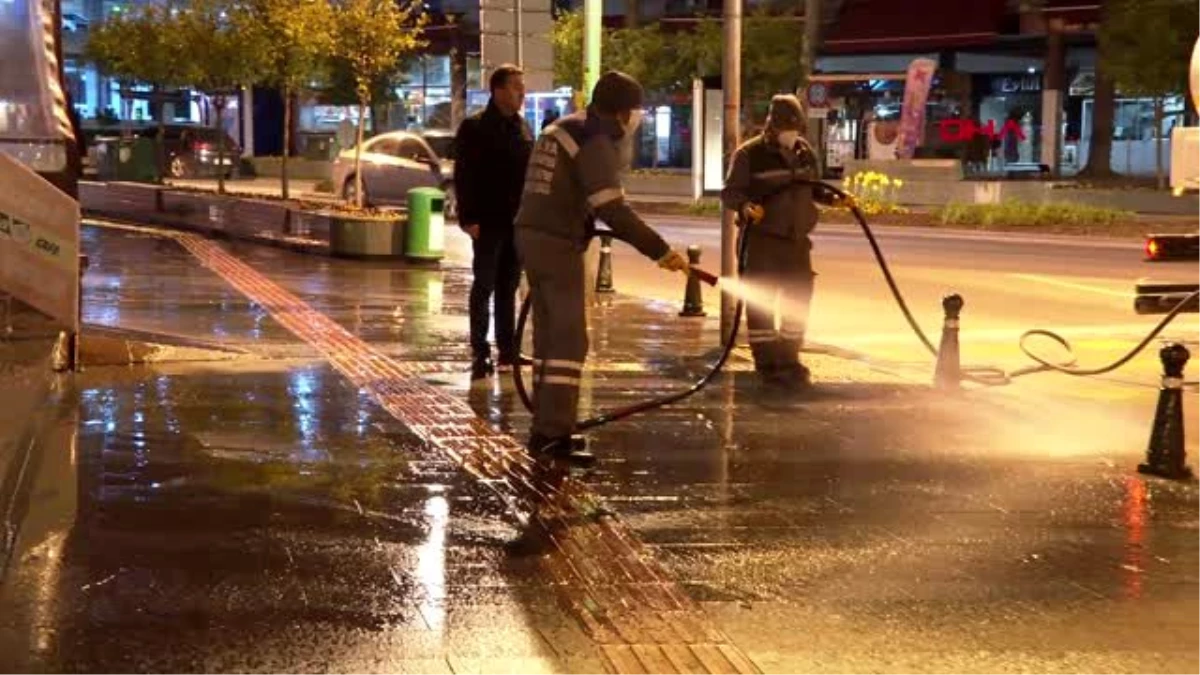 Antalya\'da yollar yıkanarak dezenfekte ediliyor