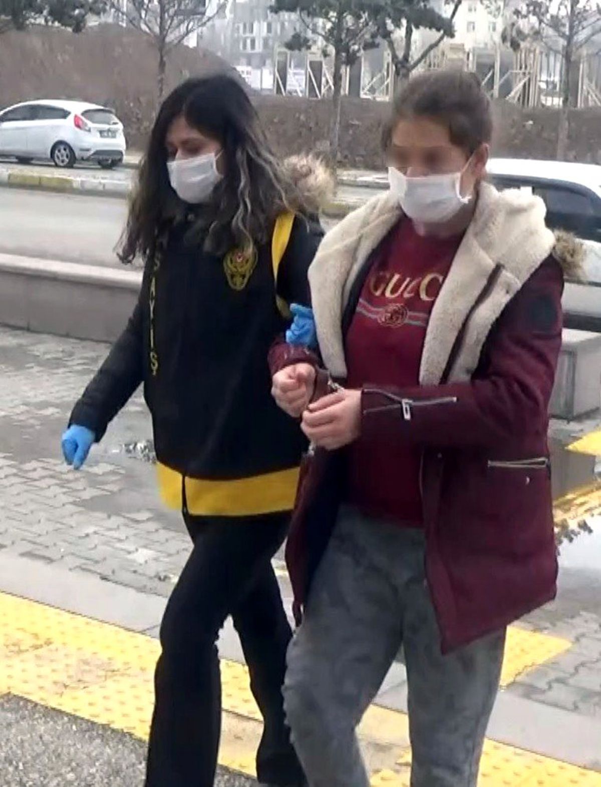 Arkadaşını pompalı tüfekle vuran genç kız tutuklandı