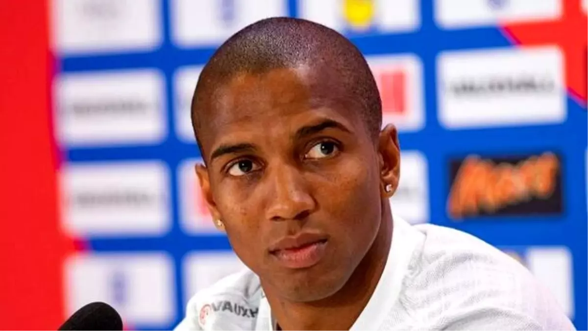 Ashley Young, koronavirüs tecrübelerini paylaştı! "Süpermarketler sakin..."