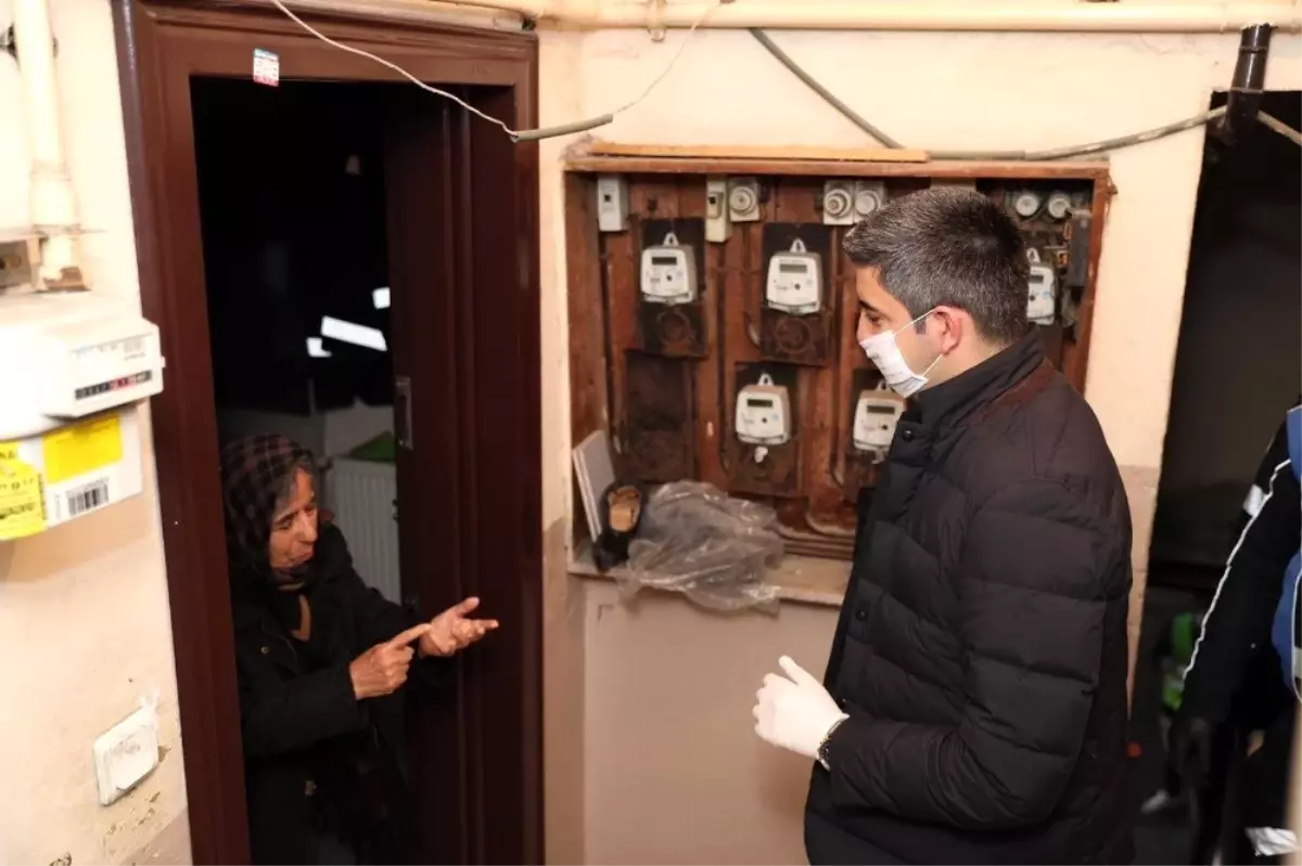 Başkan Gökhan Yüksel\'den yaşlı vatandaşlara kapıda ziyaret