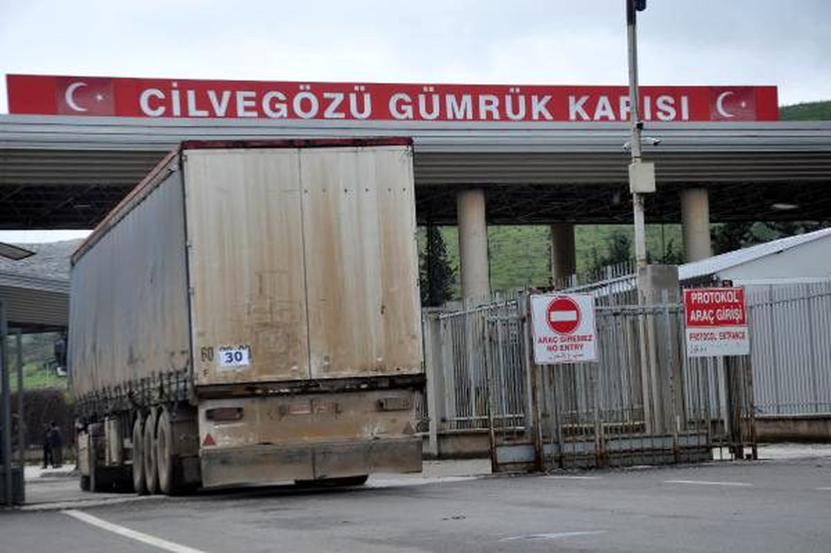 BM, İdlib\'e 106 TIR insani yardım malzemesi gönderdi