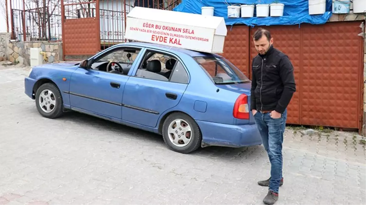 Koronavirüse dikkat çekmek için aracına tabut yerleştiren şahıs, hoparlörden sela açtı