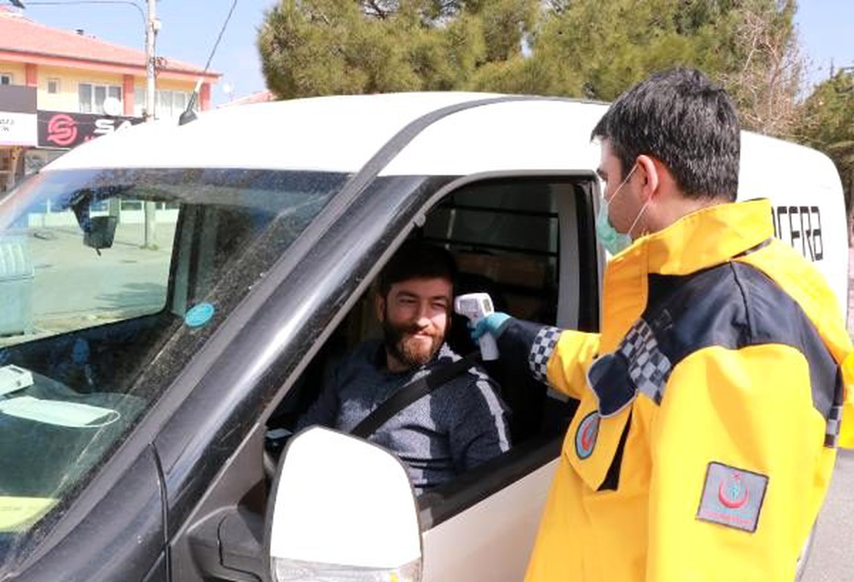 Burdur\'a gelenlerin ateşleri ölçülüyor