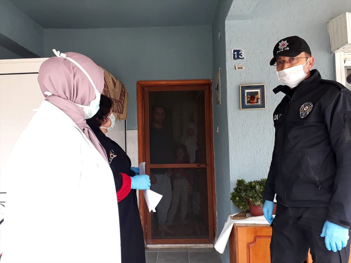 Burhaniye\'de "Vefa Sosyal Destek Grubu" ihtiyaç sahiplerine ulaşıyor