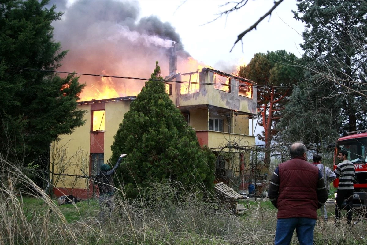 Bursa\'da 2 katlı çiftlik evi yandı