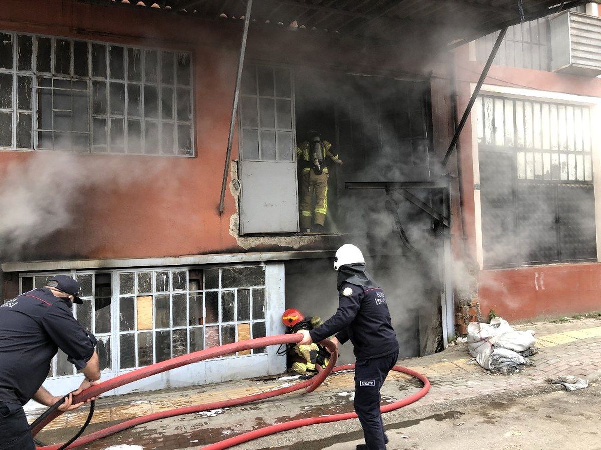 Bursa\'da 3 katlı tekstil atölyesinde yangın