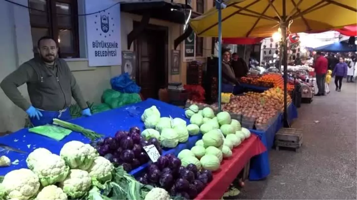 Bursa\'nın tarihi pazarı bomboş kaldı