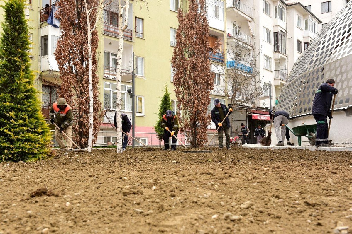 Çorum\'da Belediye parkları yaza hazırlıyor