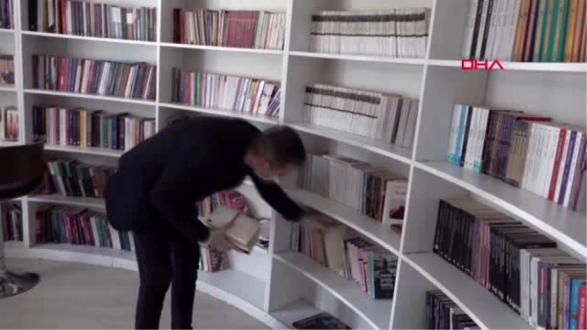 Denizli\'de 65 yaş ve üzeri vatandaşların evlerine kitap servisi