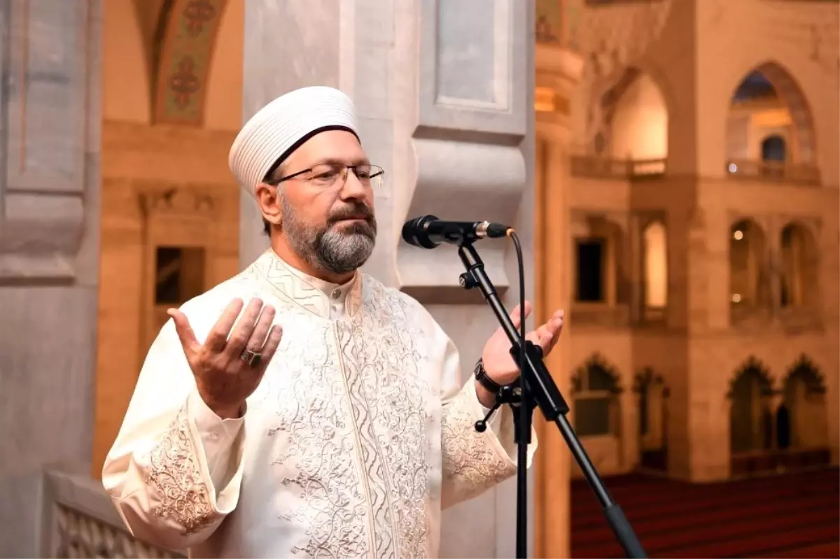 Diyanet İşleri Başkanı Erbaş, korona virüs salgınının sona ermesi için dua etti