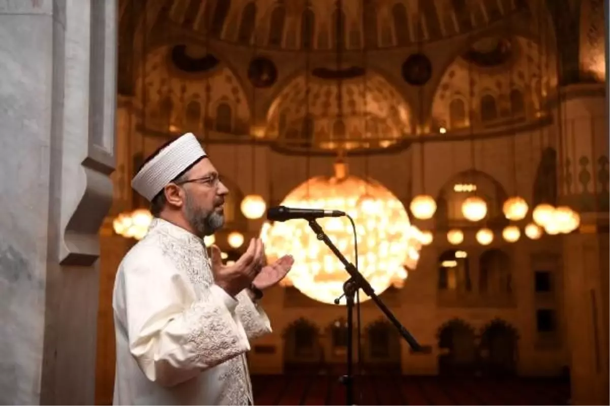 Diyanet İşleri Başkanı Erbaş, koronavirüs salgınının sona ermesi için dua etti