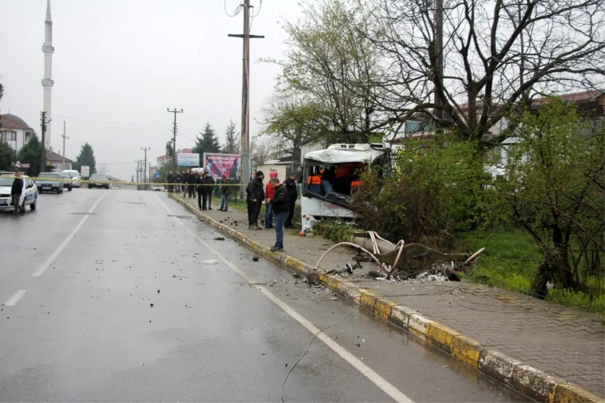 Fabrika servisi trafik kazası yaptı: 1 ölü 7 yaralı