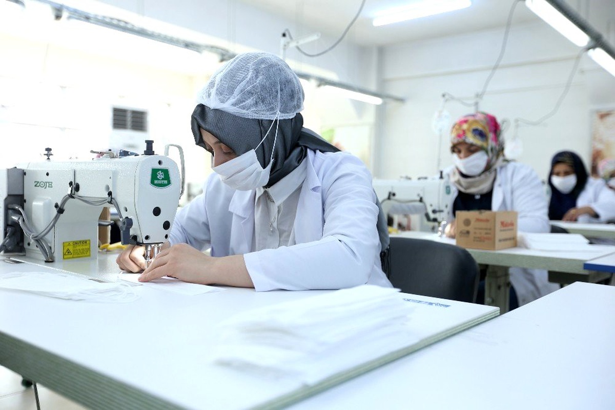 Gasmek kurslarında maske üretimine başlandı