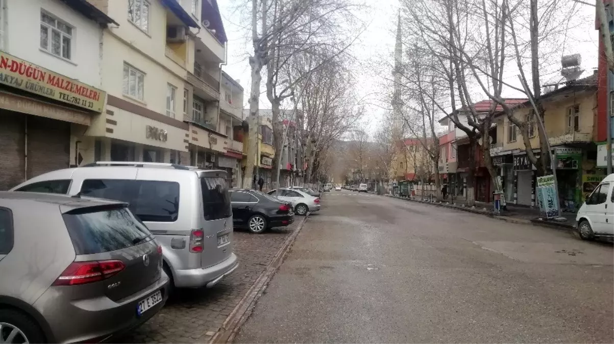 Gölbaşı ilçesinde cadde ve sokaklar boşaldı