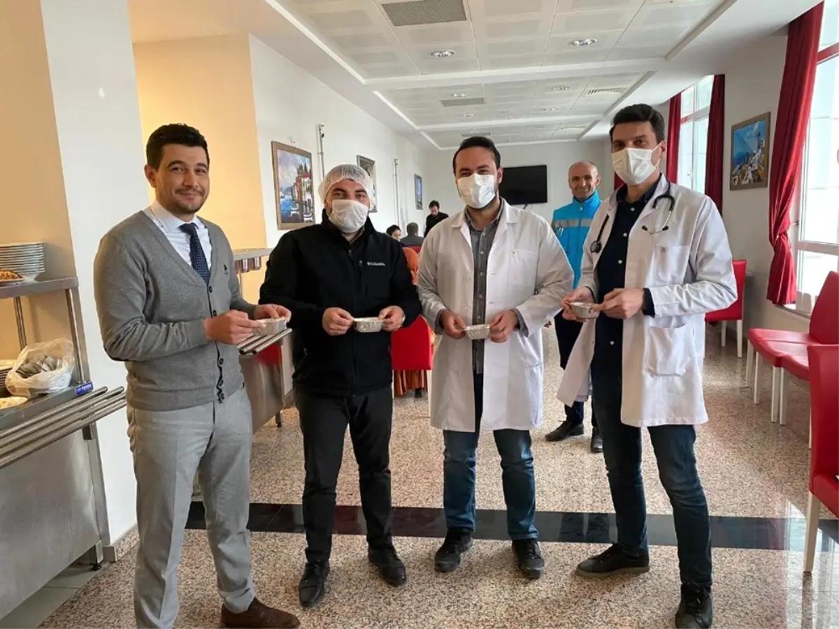 Gümüşhane\'de sağlık çalışanlarına enerji deposu pestil herlesi ikram edildi