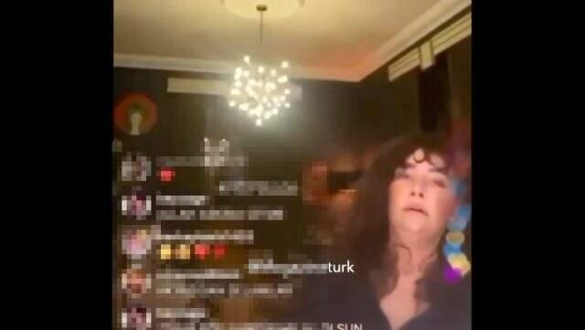 Instagram'dan konser veren Sıla, canlı yayını kapatamayınca panikledi