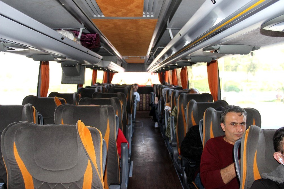 İzmir Otogarı\'nda otobüsler yarı dolu yola çıktı