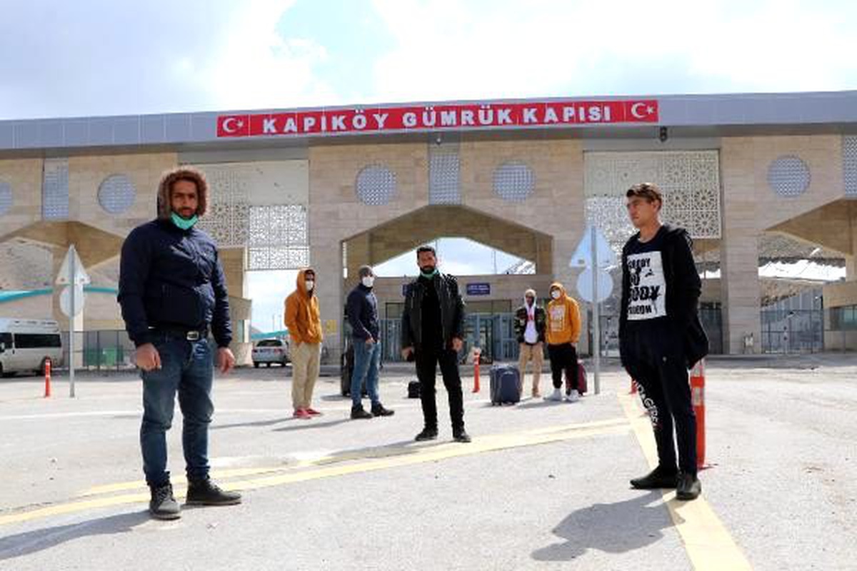 Kapıköy\'ün kapatıldığından haberi olmayan İranlılar kapıda kaldı