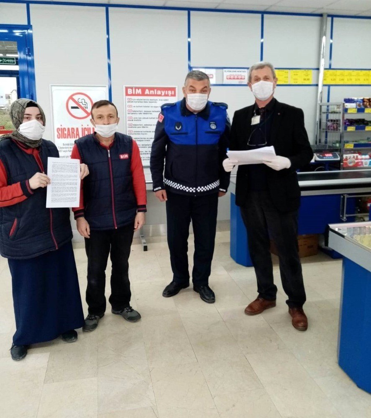 Kartepe\'de marketlere korona virüs tebligatı yapıldı