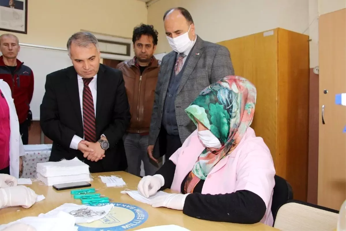 Kaymakam Duru maske üretim atölyesini ziyaret etti