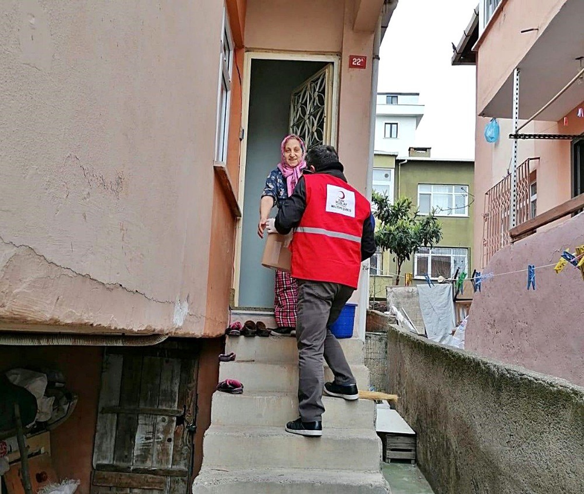 Maltepe Vefa Sosyal Destek Grubu yaşlıların taleplerini karşılıyor