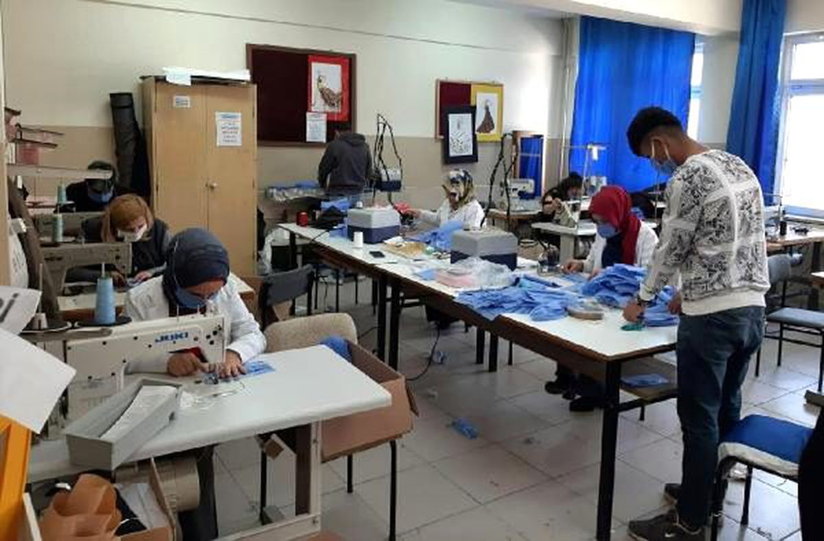 Meslek lisesinde 100 bin maske üretecekler