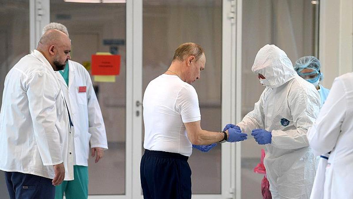 Putin salgın nedeniyle, kendisine iktidarda kalma yolunu açan anayasa referandumunu erteledi
