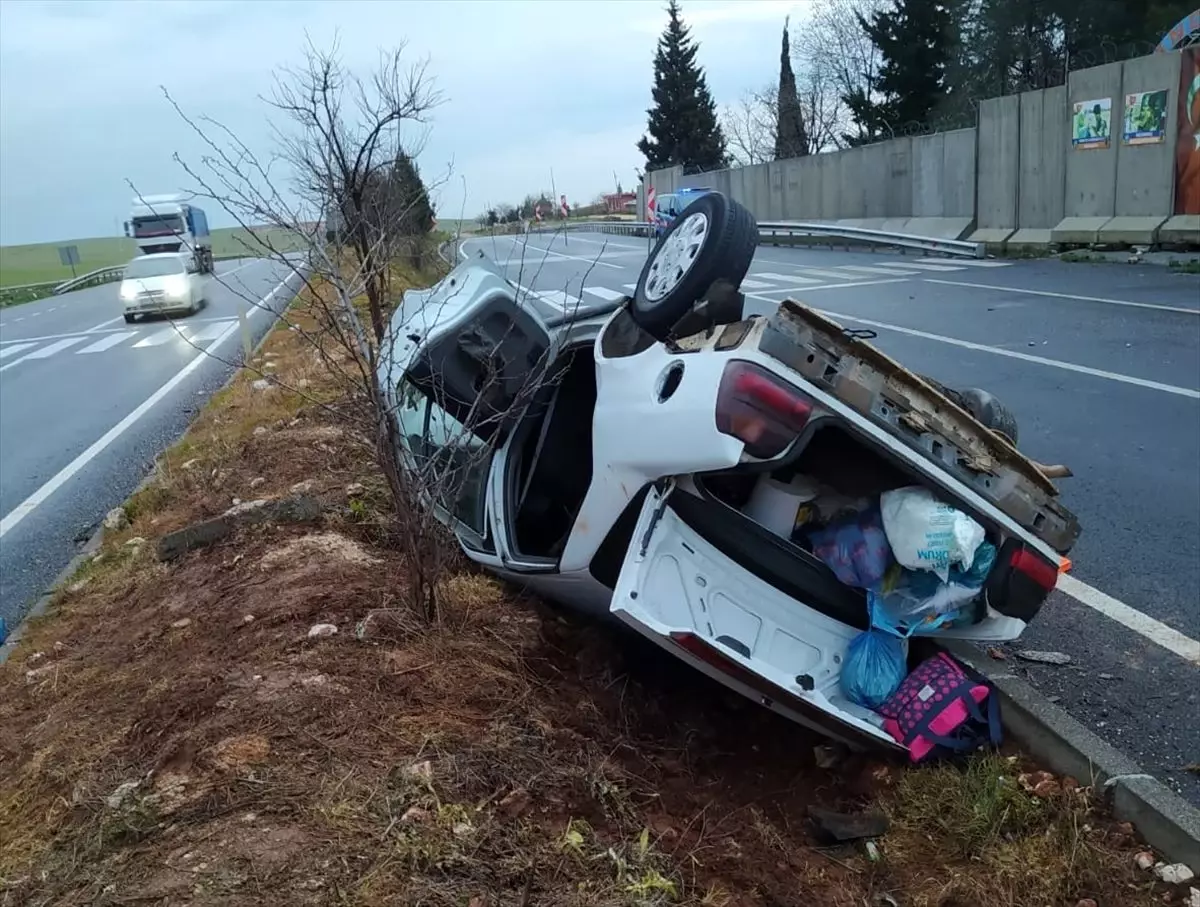 Şanlıurfa\'da devrilen otomobildeki 8 kişi yaralandı