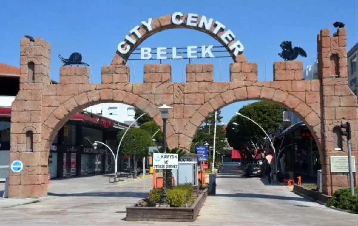 Serik\'te turizmciler koronavirüs salgınının bitmesini bekliyor