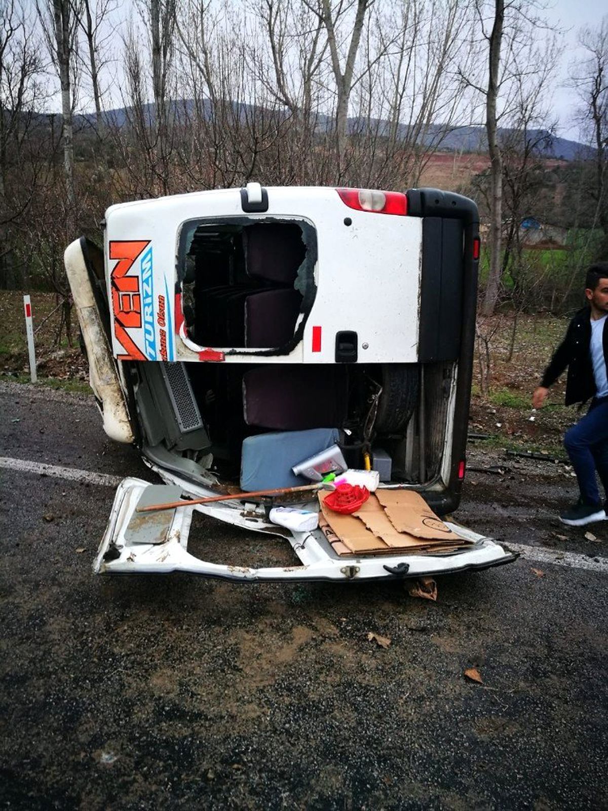 Tokat\'ta tekstil işçilerini taşıyan servis devrildi: 13 yaralı