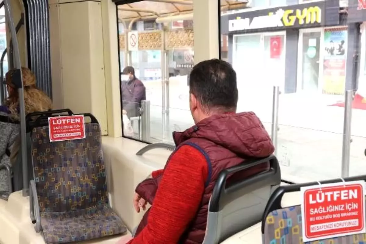 Tramvay ve otobüslerde sosyal mesafe uyarısı