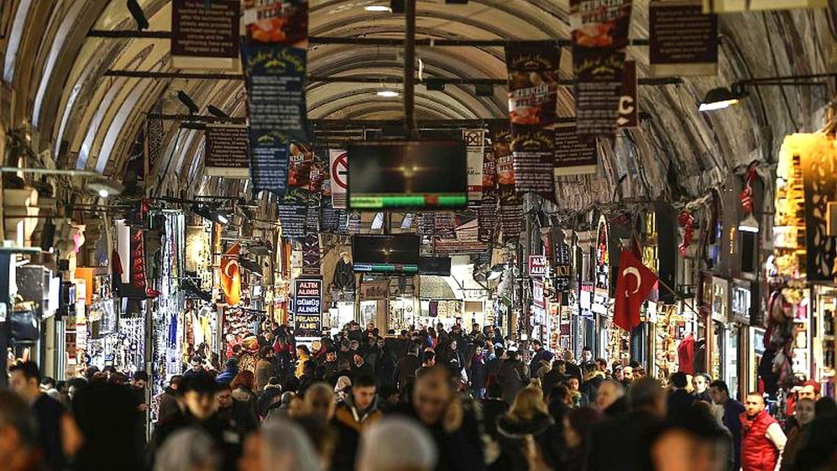 Türkiye\'de halkın yüzde 71\'e yakını hükümetin koronavirüse karşı aldığı tedbirlerden memnun