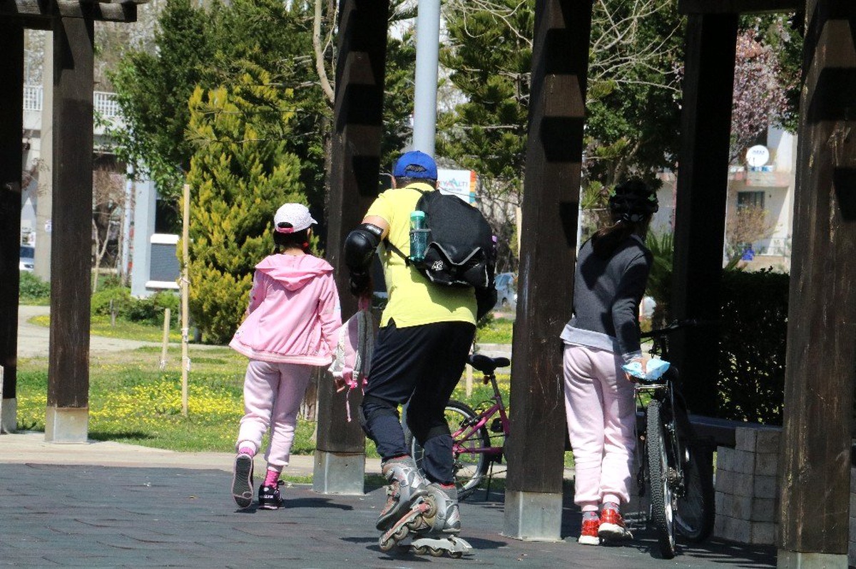 Uyarıyı duyan yabancılar sporu bırakıp parkları boşalttılar