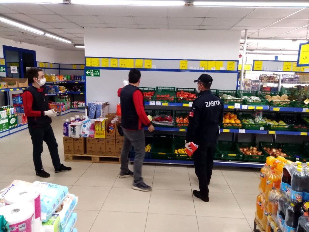 Zabıta ekipleri marketleri denetledi