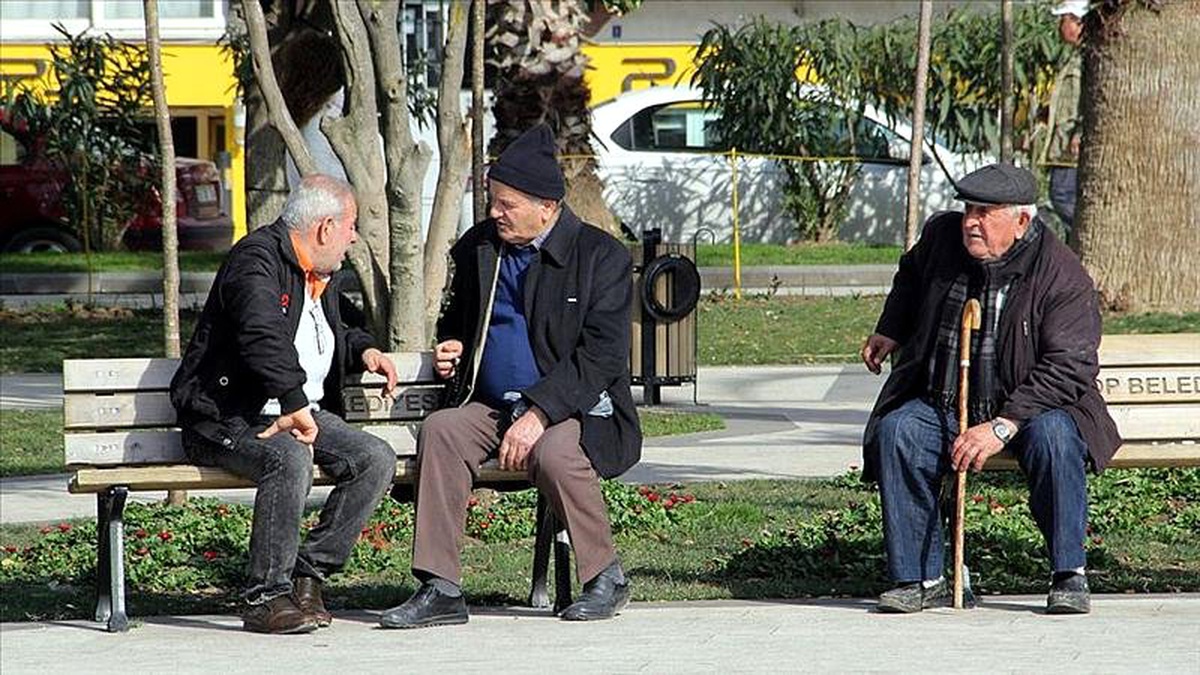 65 yaş üstüne sokak sınırlaması: \'Yaşçılık\' tehlikesi nasıl önlenir?