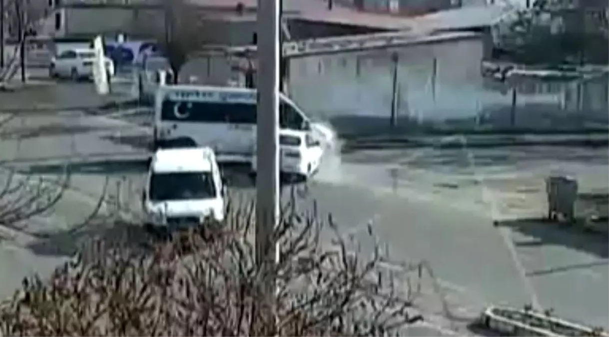 Ağrı, Kars ve Iğdır\'da meydana gelen trafik kazaları kameralara yansıdı