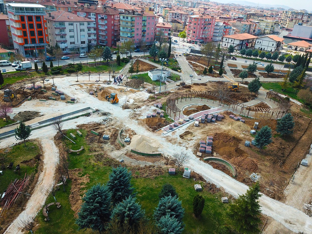 Başkan Gürkan, yenileme ve çevre düzenleme çalışmalarını yerinde inceledi
