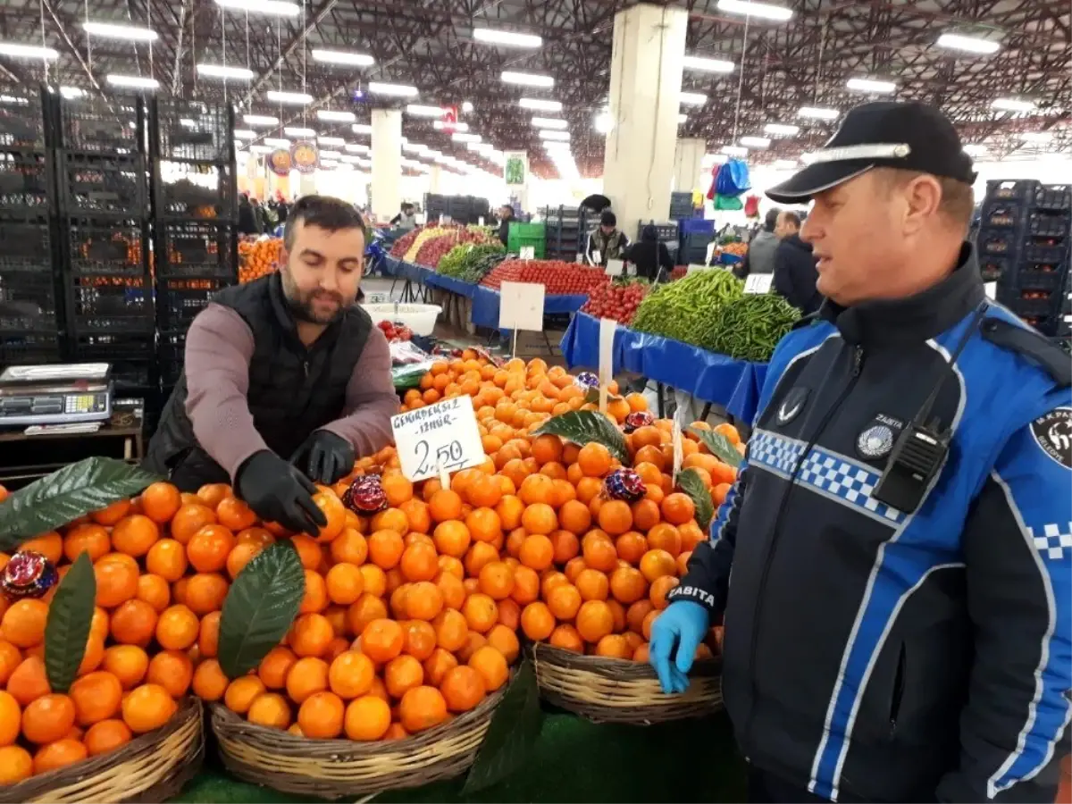 Bursa\'da pazarcı esnafına eldiven ve maske denetimi