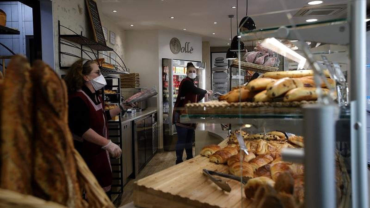 Covid-19: Fransa\'da baget ekmek alma bahanesiyle sokağa çıkanlara 135 euro ceza geliyor