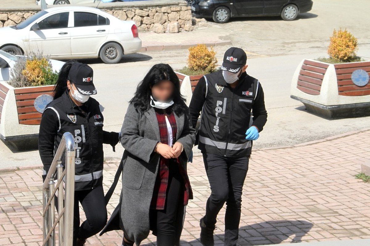 Elazığ\'da sahte kadın hakim yakalandı, adliyeye sevk edildi