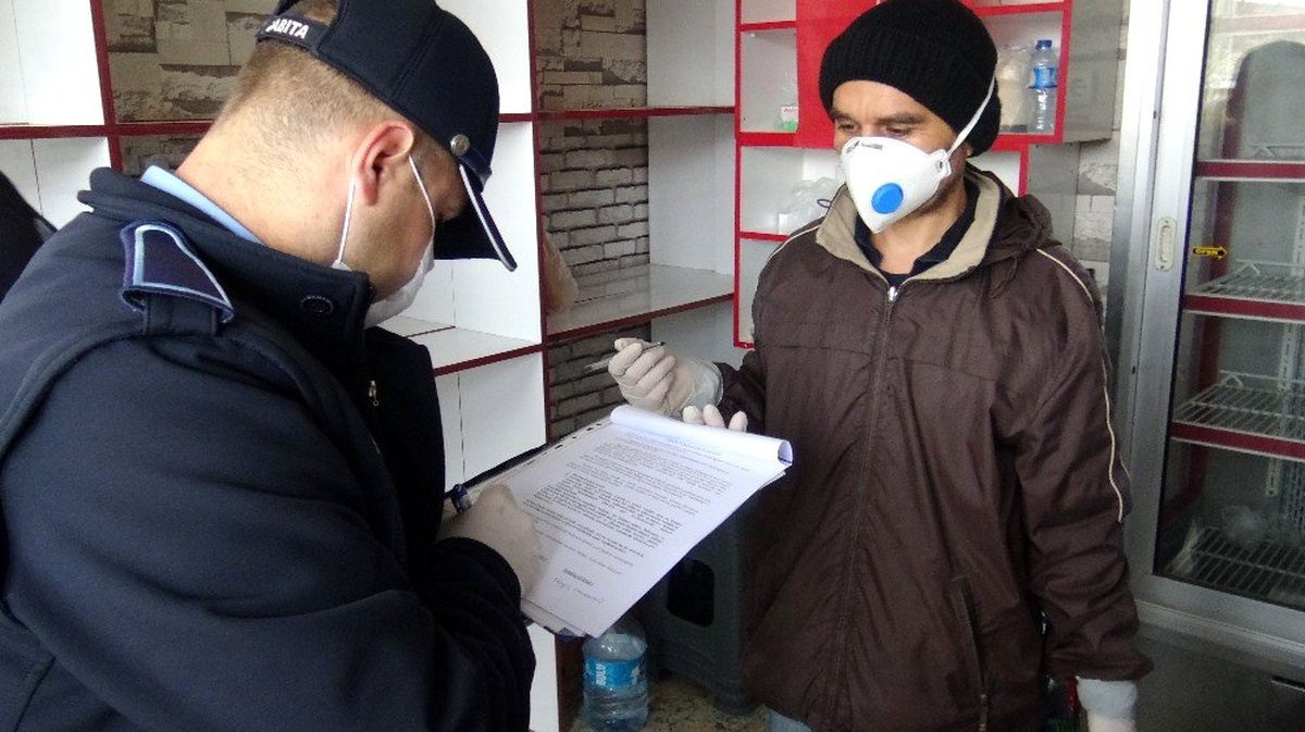 Esnaf virüs korkusundan imzayı bile kendi kalemi ile attı