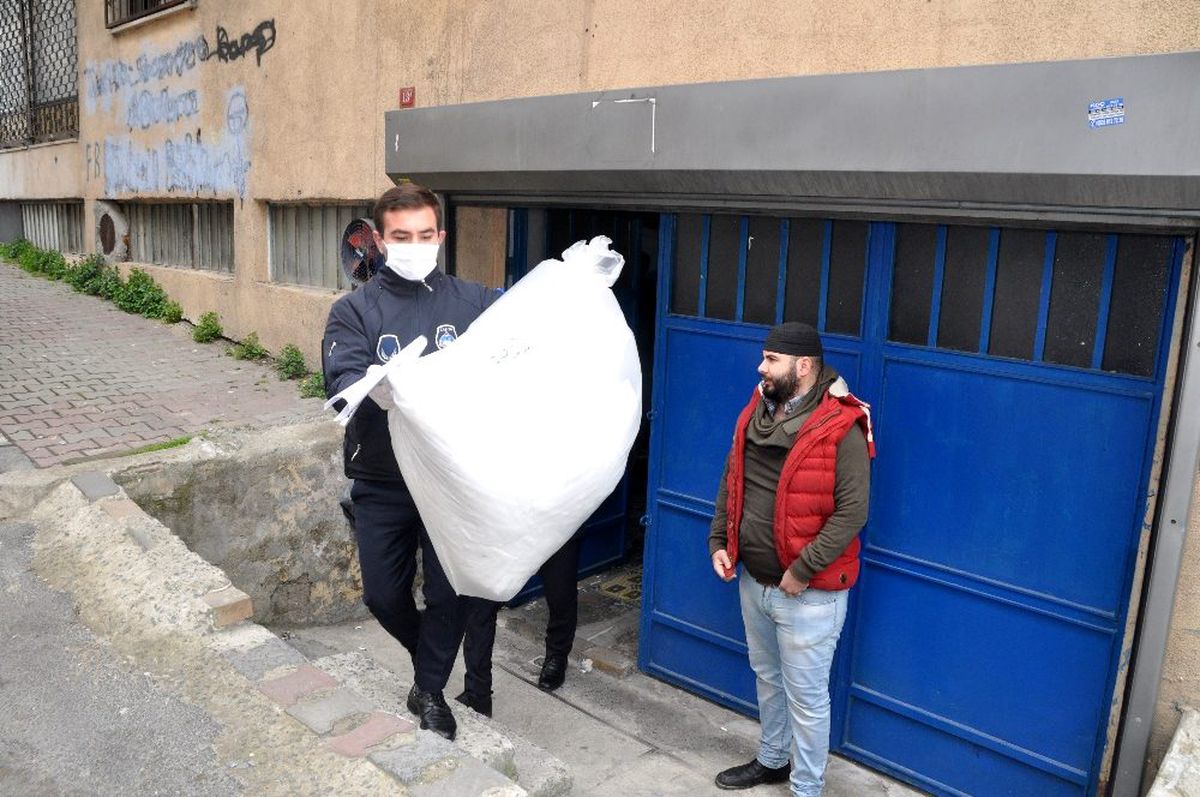 Gaziosmanpaşa\'da 12 bin kaçak maske ele geçirildi