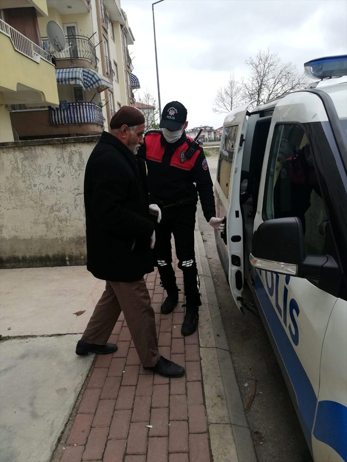 İnegöl\'de evden çıkamayan yaşlıların ihtiyaçlarını Vefa Sosyal Destek Grubu karşılıyor