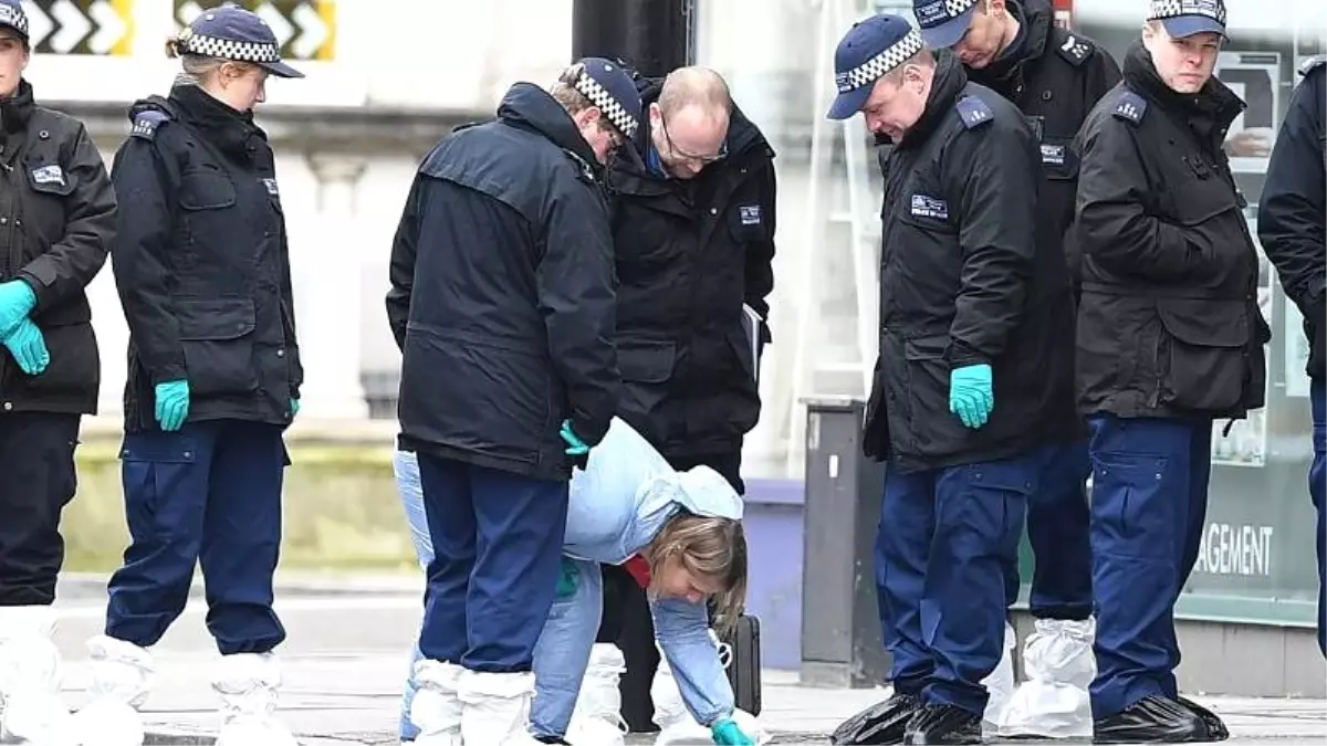 İngiltere\'de polis ve doktorların üzerine bilerek öksürenler 2 yıla kadar hapis cezası alacak