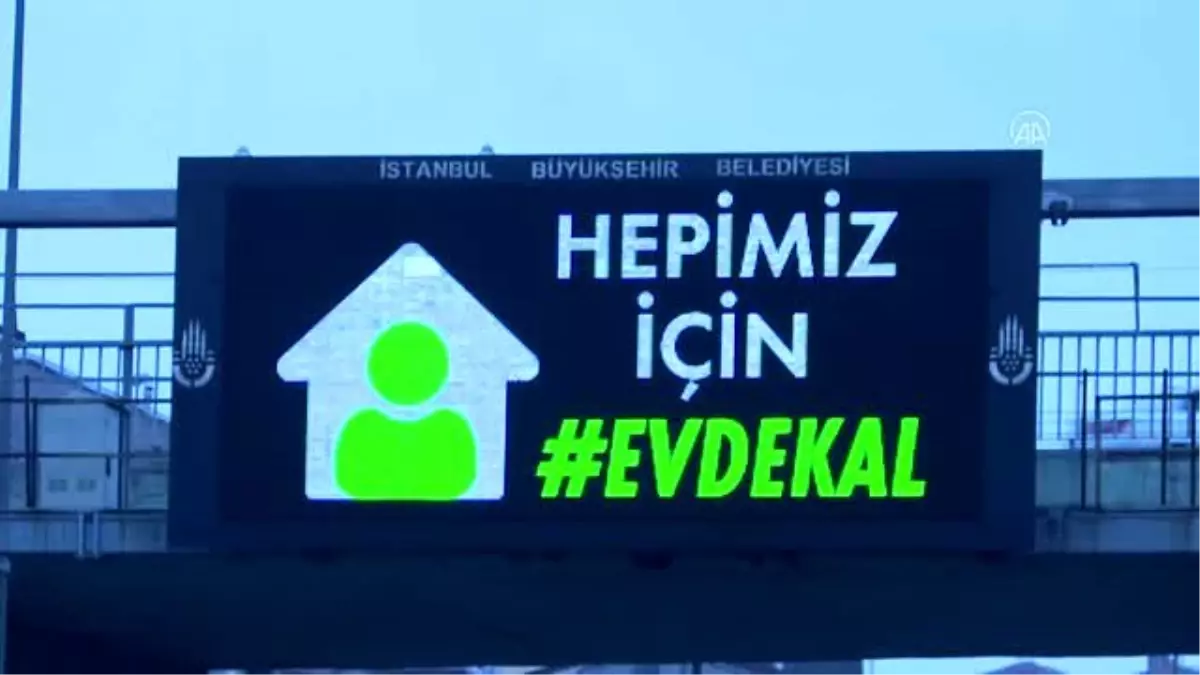 Işıklı trafik levhalarıyla "Evde kal" çağrısı