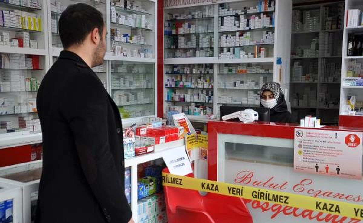 İslahiye\'de eczanede şeritli koronavirüs önlemi