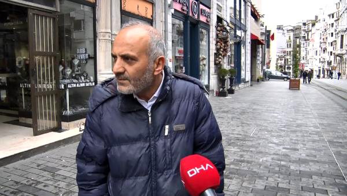 İstiklal Caddesi\'nde polisten vatandaşa koronavirüs uyarısı